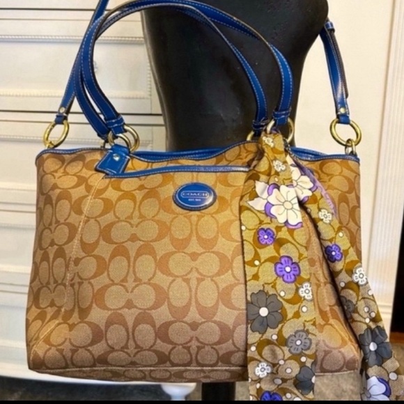 Coach Handbags - LARGE Coach  purse/tote
